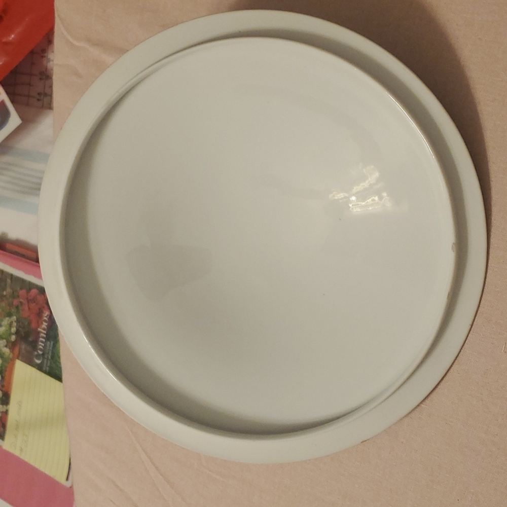 Covered vegetable dish - Picture 3 of 4